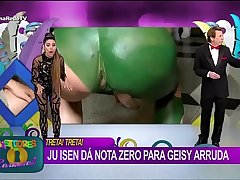 Cu verde Ju Isen mostra demais enquanto faz agachamento ao vivo na RedeTV